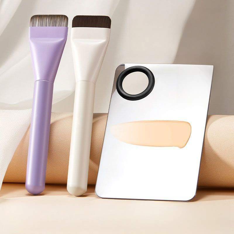 Beauty Makeup News - New Foundation Brush And Makeup Palette